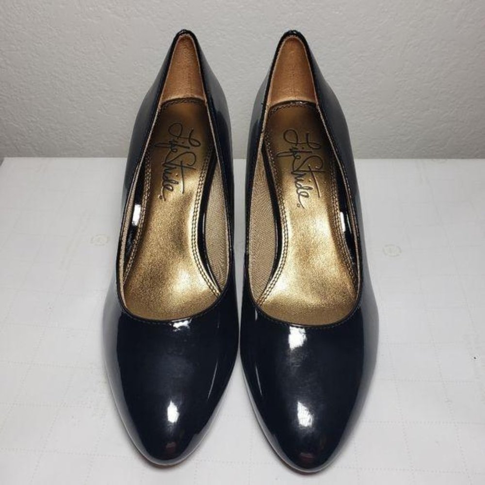 Life Stride Sable Black Closed Round Heels Sz 7M